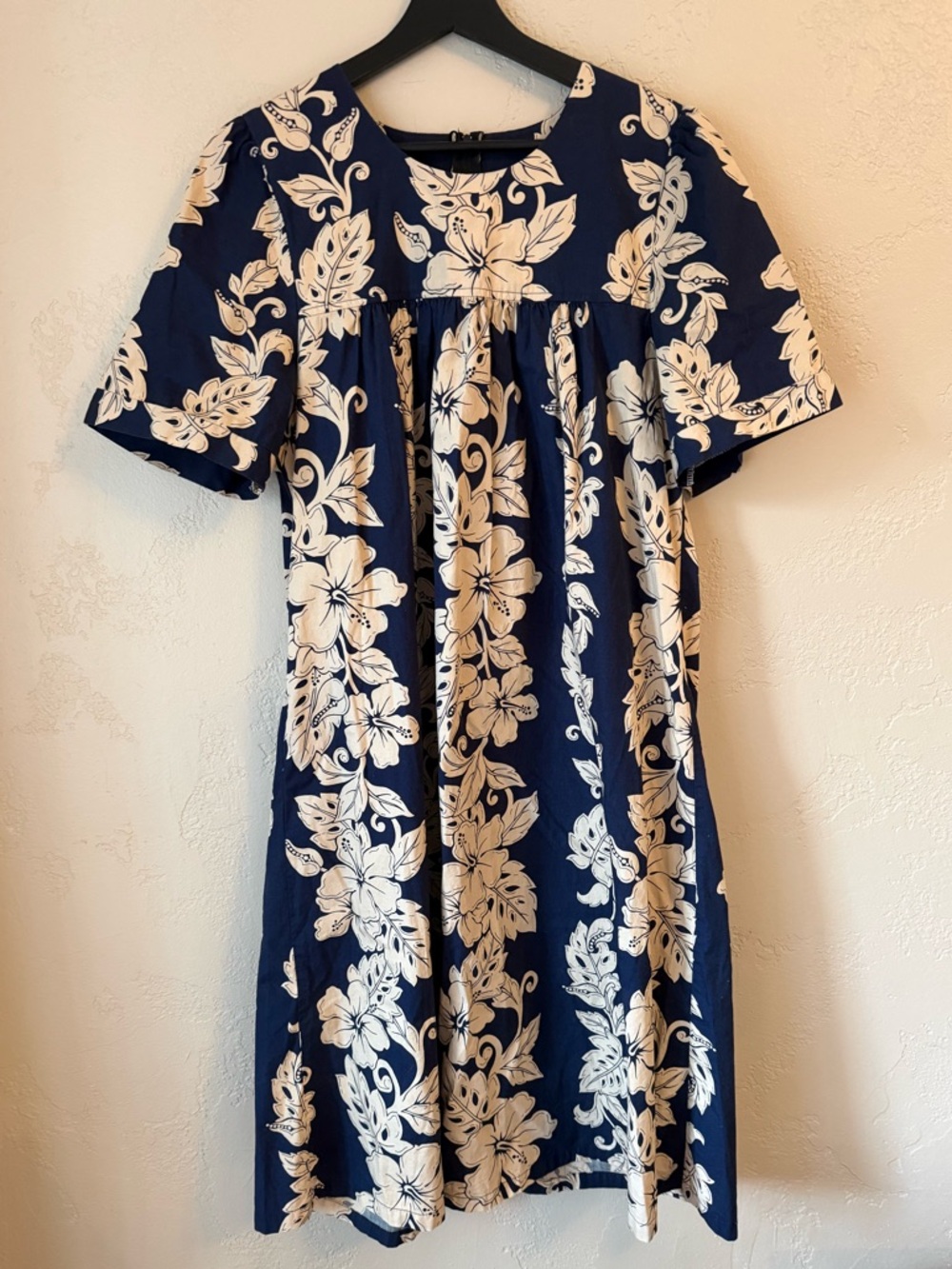 Royal Creations Navy Hawaiian Dress MuMu Floral Short-Sleeve Dress. size L Vintg